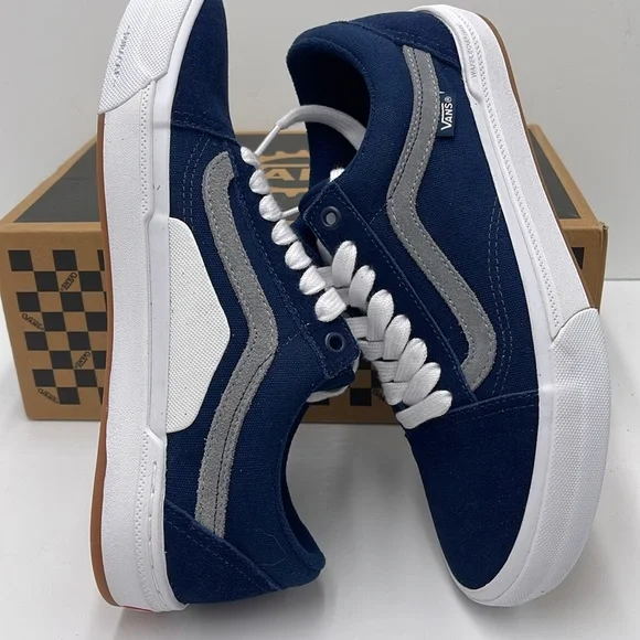 Vans Men’s Blue and White Sneakers Bmx Old Skool
Navy/White
VN0005UZNAV - Picture 12 of 16